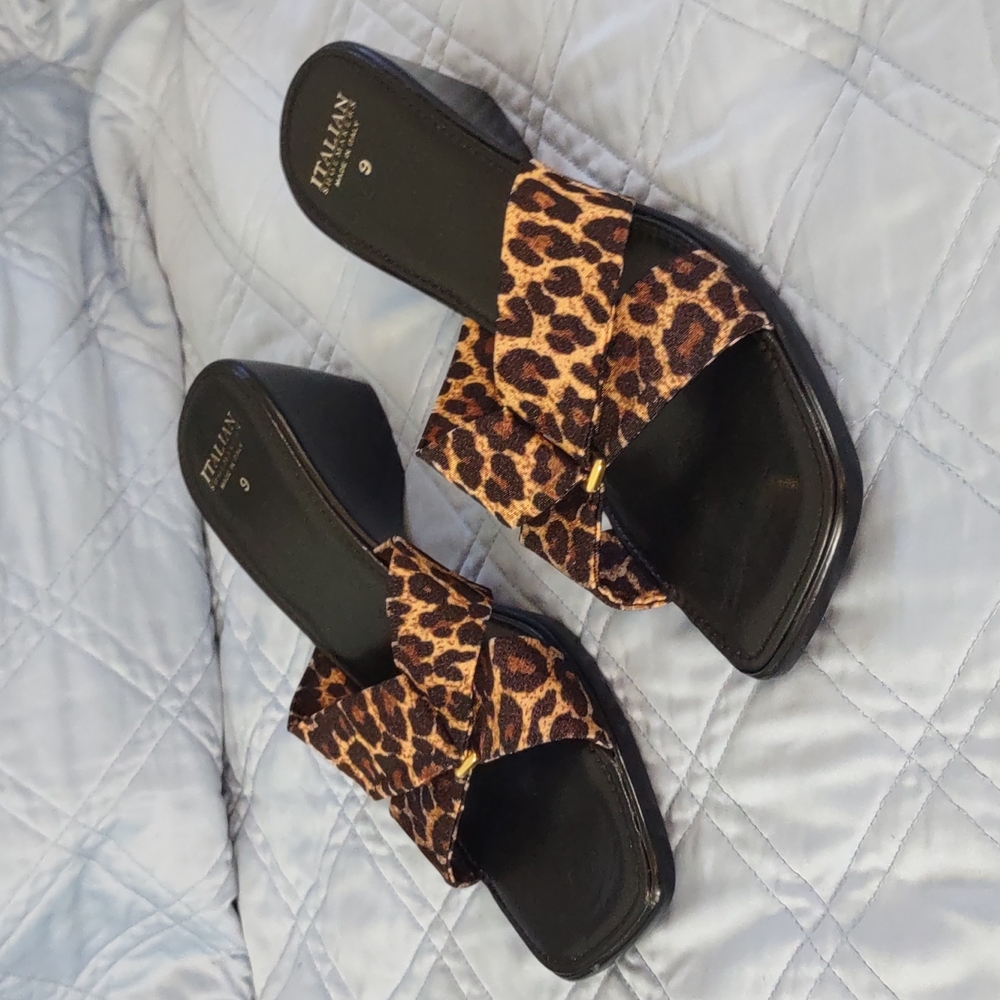 Wedge heel shoes